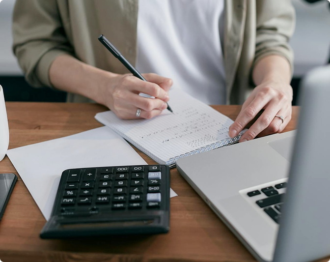 Algu aprēķina ārpakalpojums: Kāpēc tas ir drošāk un lētāk nekā štata grāmatvedis?